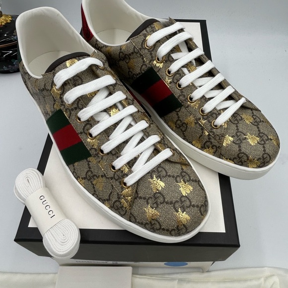 Men's Gucci, ace GG Supreme sneakers with bee detailing size 9.5 made in Italy - Picture 2 of 11